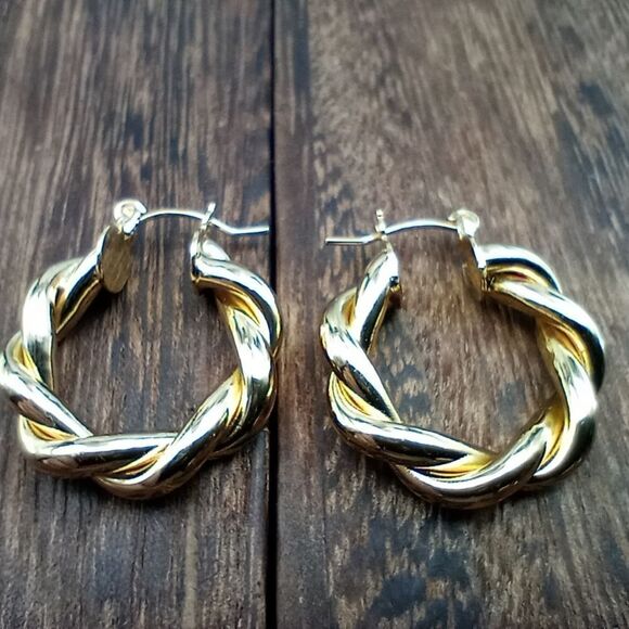 Sustainable gold harp twist hoop earrings E232 well made! - Picture 1 of 4